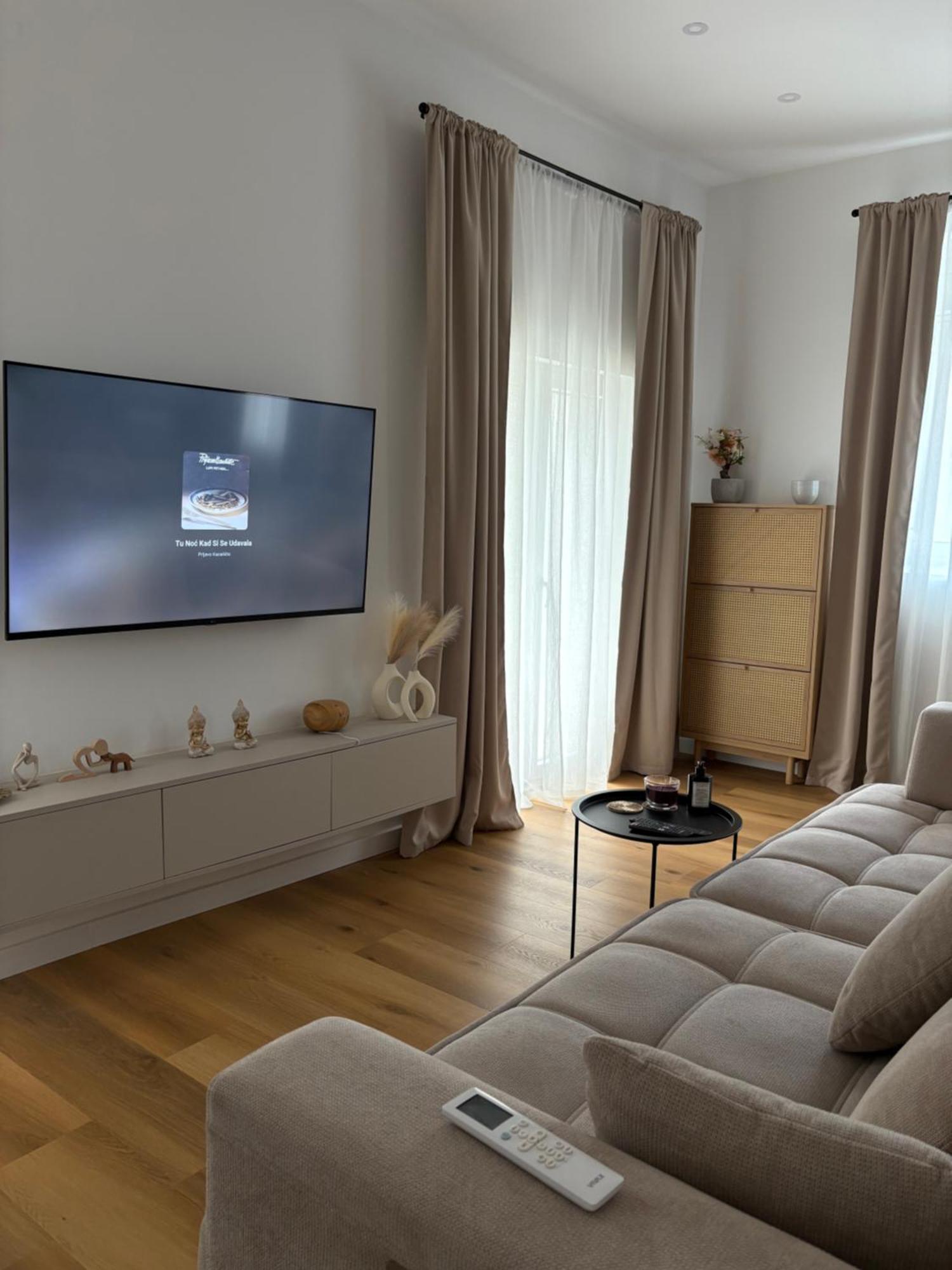 Apartment Nude Oasis